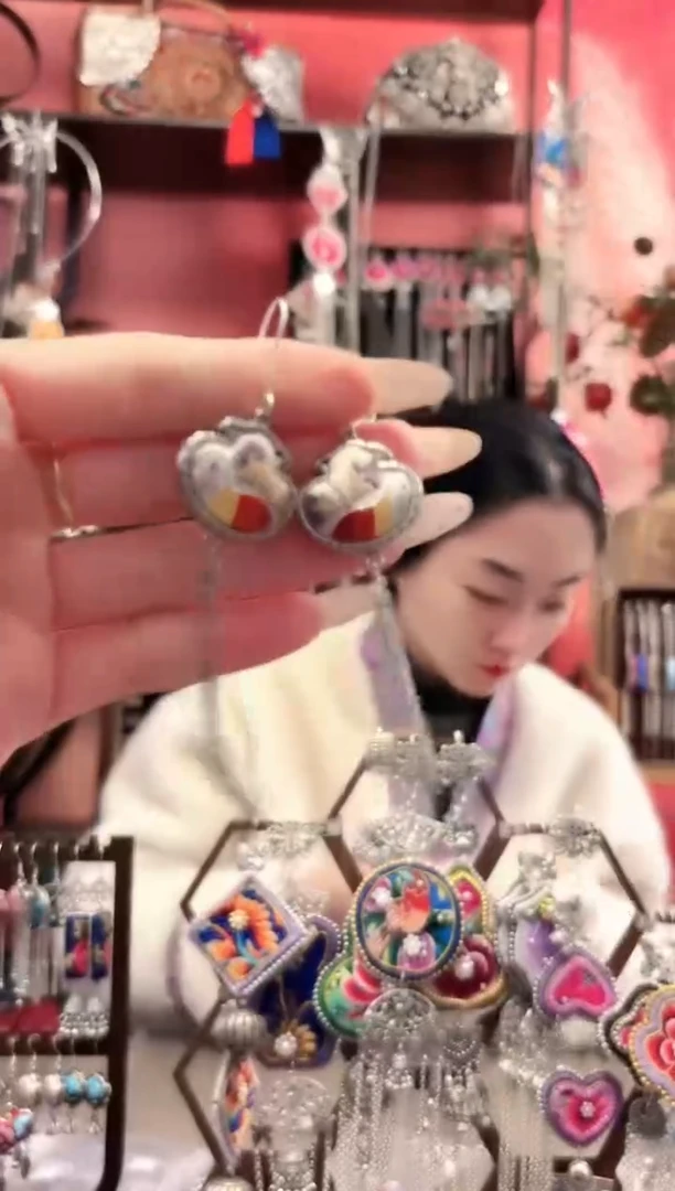 织绣云织谣民族风精美饰品44*