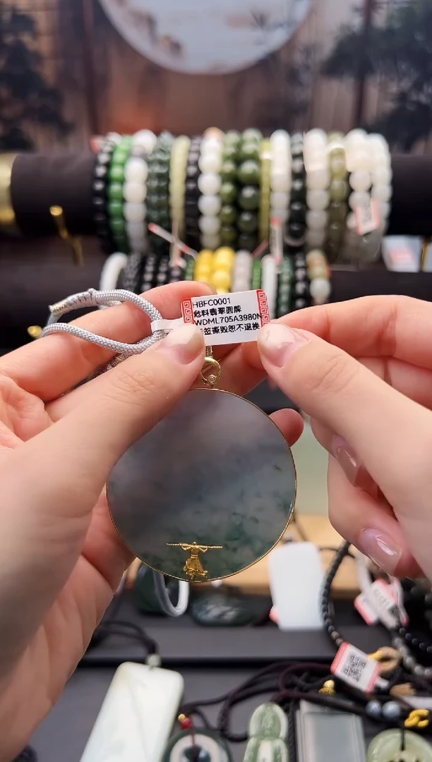 颈饰18K金镶嵌翡翠HBFC0001