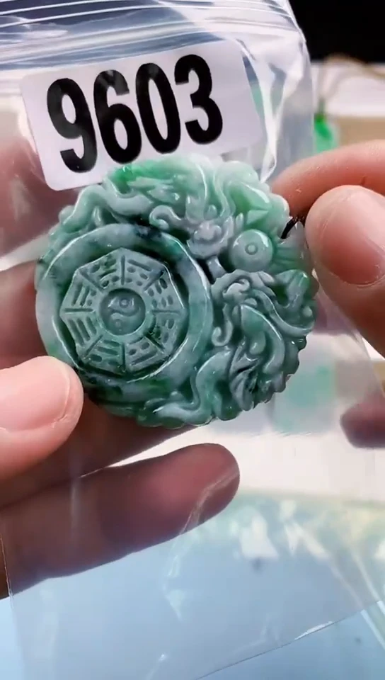 【闪购商品】翡翠挂件未镶嵌天然翡翠吊坠挂件