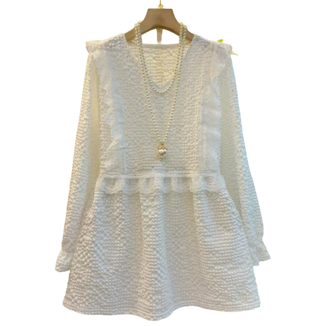 早春设计感新款花边拼接V领洋气百搭上衣（长75左右）