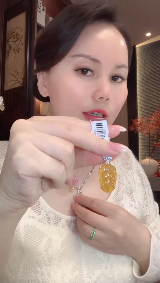 吊坠(不含链)18K金镶嵌翡翠C88