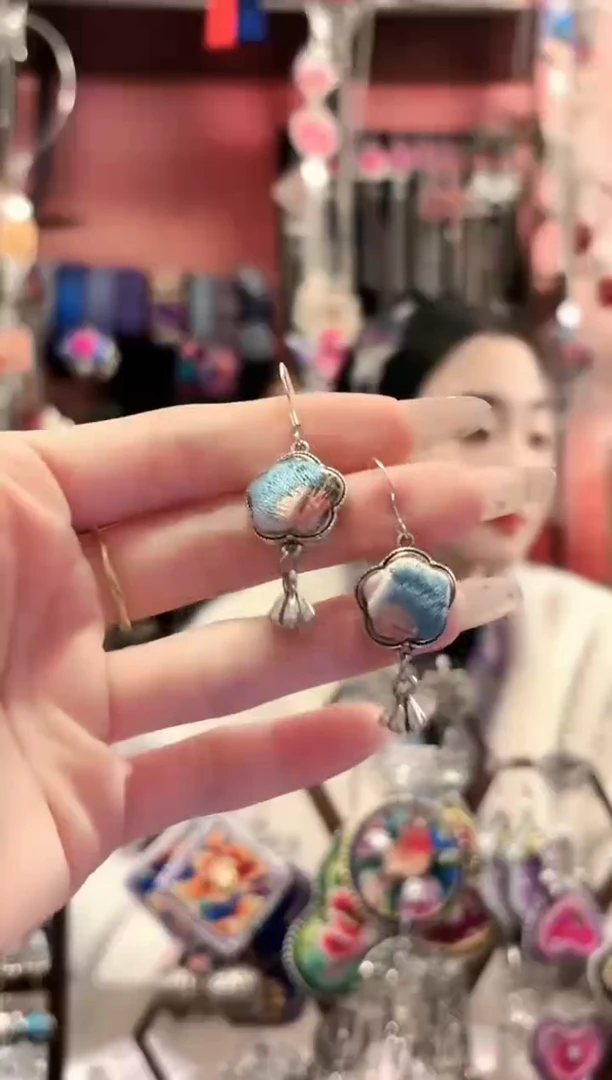 织绣云织谣民族风精美饰品186