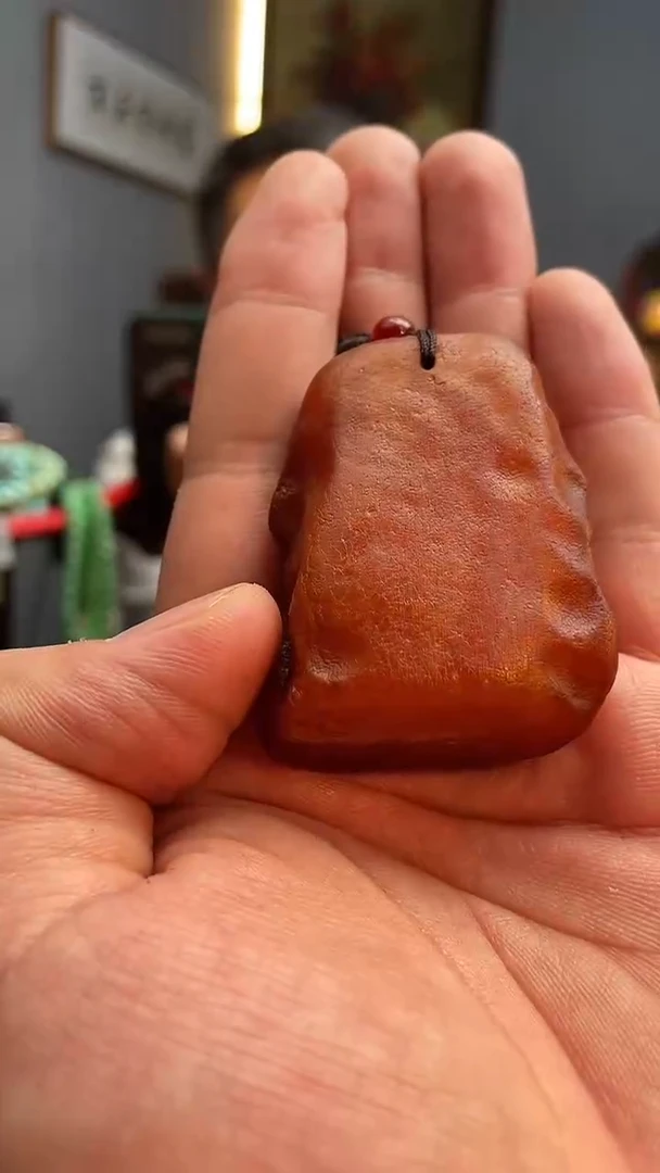 未镶嵌颈饰琥珀吊坠