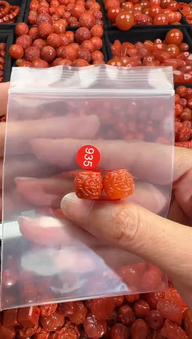 南红玛瑙未镶嵌颈饰1