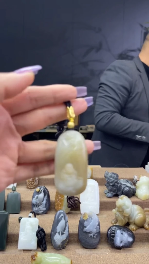 颈饰未镶嵌和田玉1