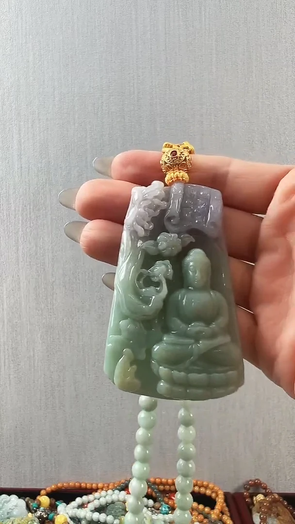 颈饰未镶嵌翡翠大日如来