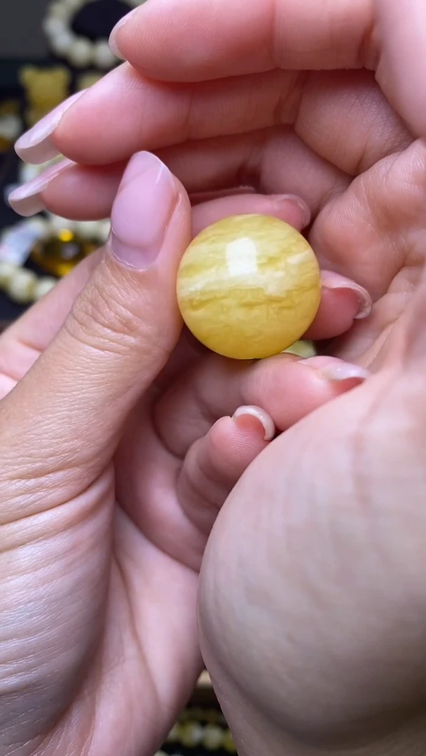 未镶嵌琥珀裸石葵. 15