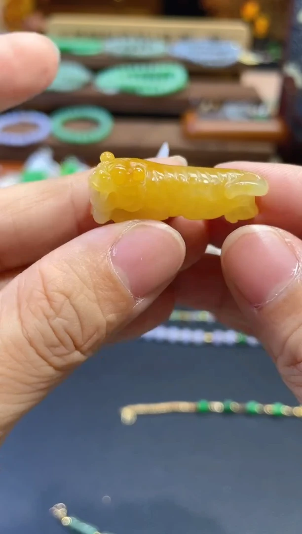 颈饰未镶嵌翡翠生肖虎