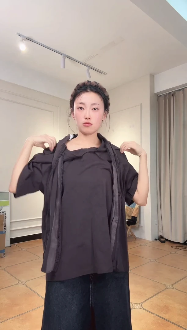 甜***朵设计师品牌棕色短袖