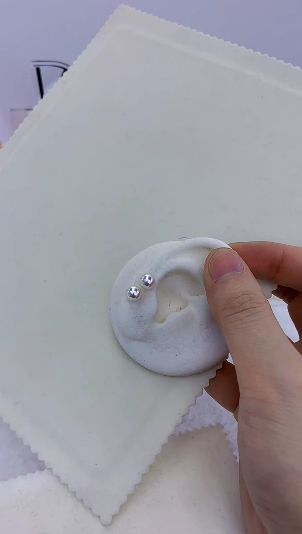 18K金镶嵌饰品海水珍珠6-7素钉定制