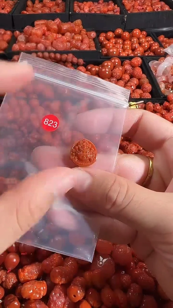 颈饰未镶嵌南红玛瑙1