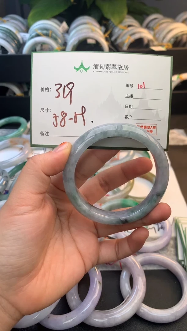 未镶嵌定制翡翠毛货需精细抛光+多人