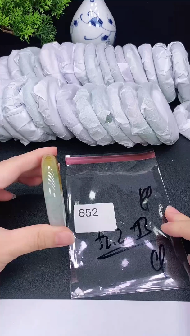 未镶嵌手镯翡翠652
