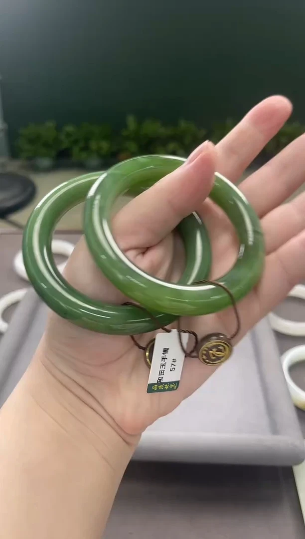 未镶嵌手镯和田玉一个圈口（多样性发一）：54-57mm
