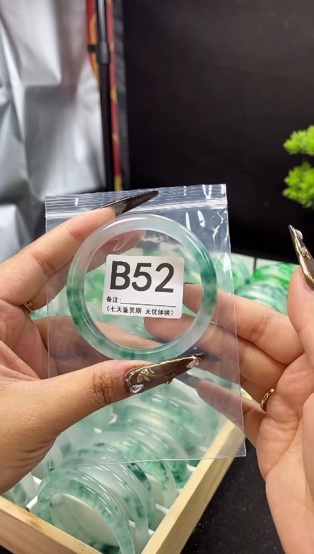 【闪购商品】石英岩玉手镯未镶嵌B52