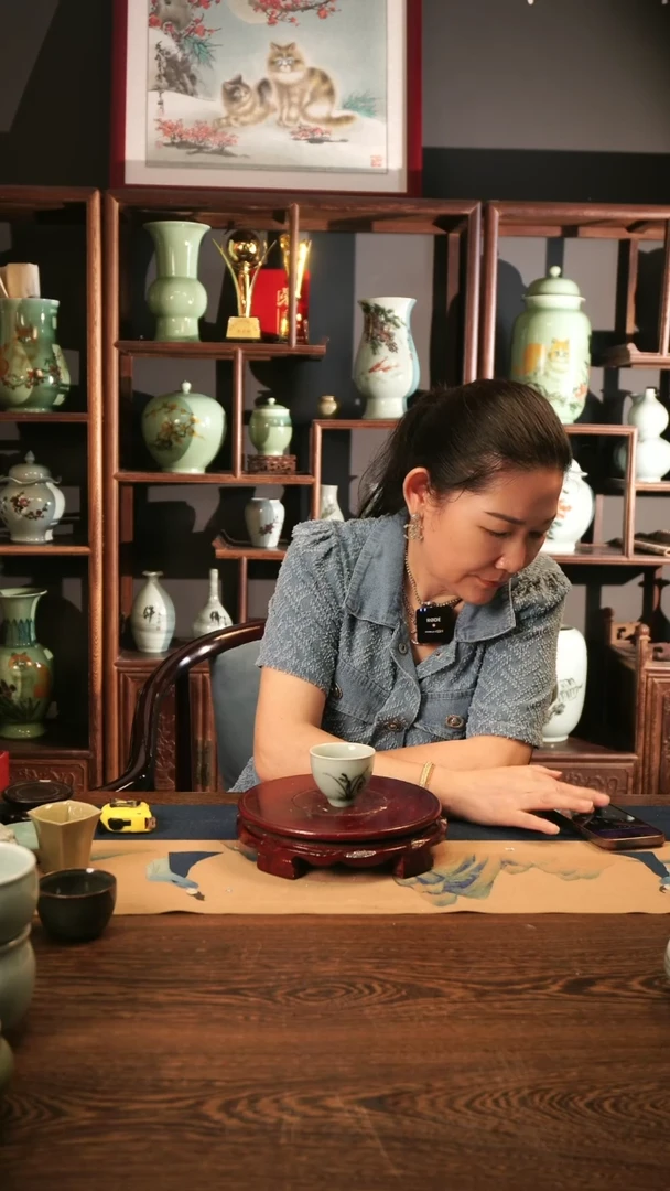 釉中彩 兰花画 鸡心杯