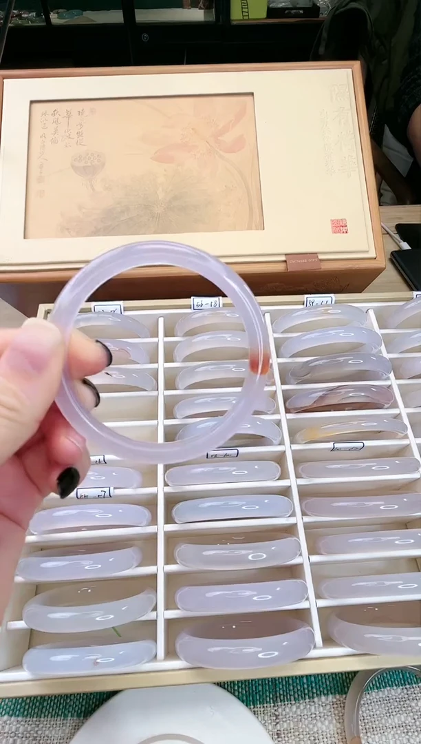 【闪购商品】玛瑙/玉髓手镯未镶嵌玛瑙手镯