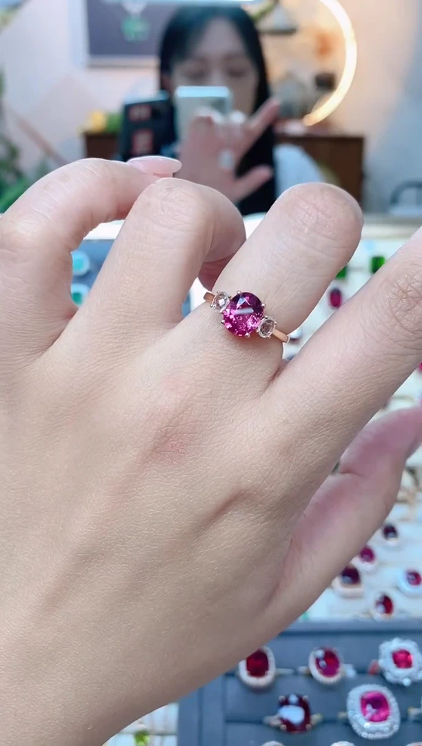 18K金镶嵌碧玺戒指碧玺1.8CT