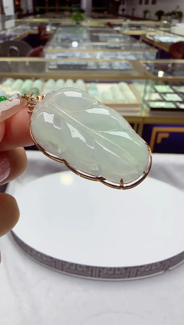 颈饰18K金镶嵌翡翠叶子