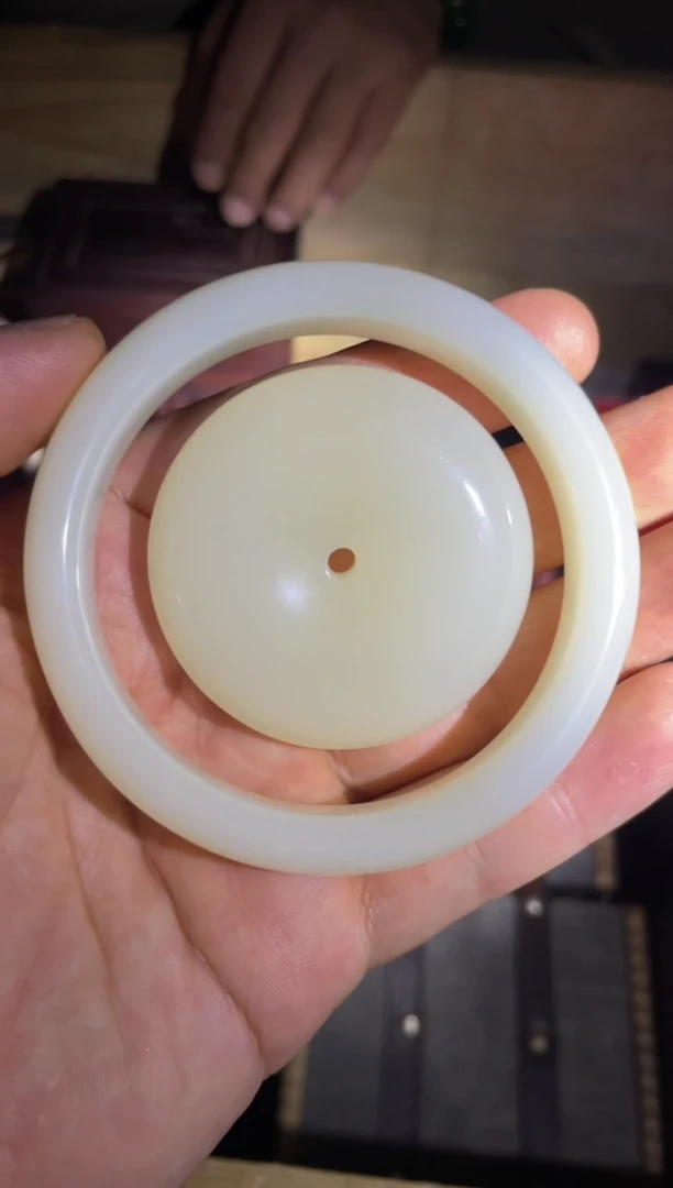 和田玉未镶嵌颈饰羊脂白手镯平安扣1套