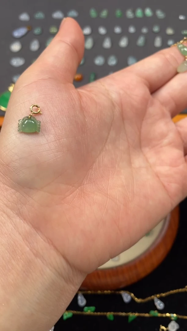 吊坠(不含链)18K金镶嵌翡翠一个JK261