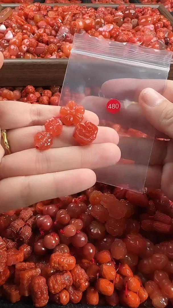 颈饰未镶嵌南红玛瑙1