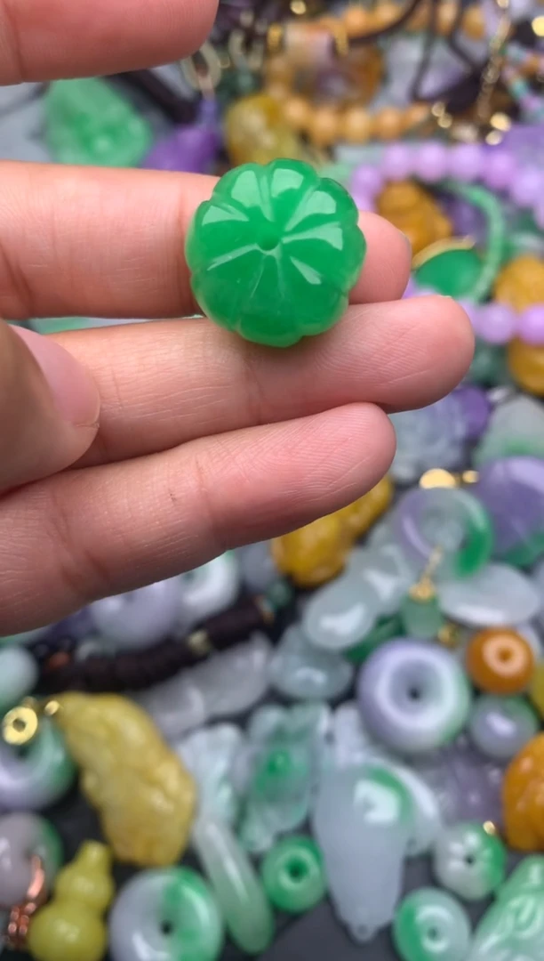 颈饰未镶嵌翡翠天然缅甸翡翠吊坠