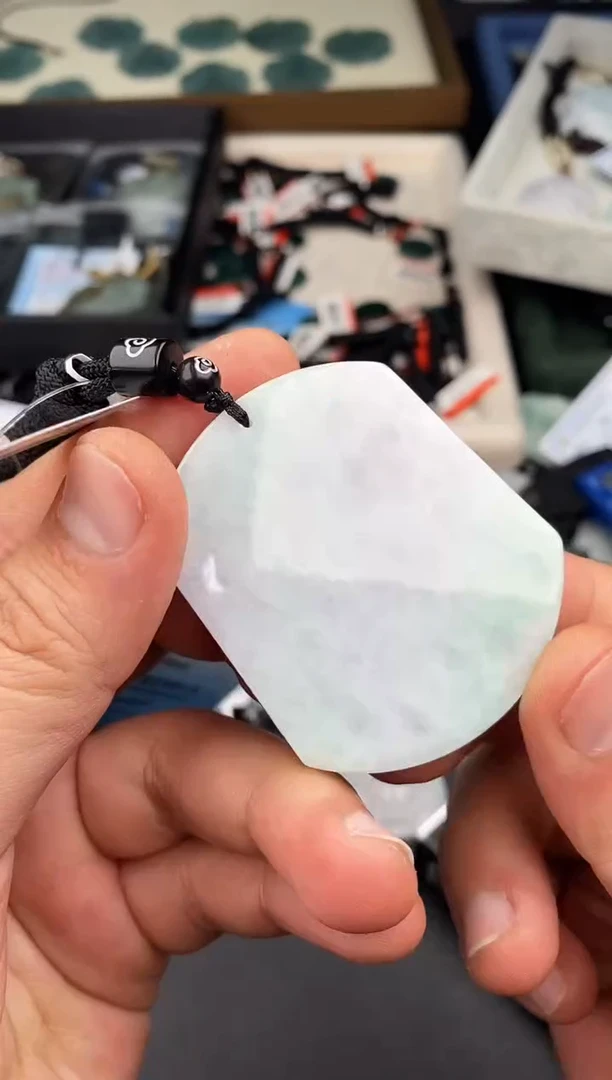 【闪购商品】翡翠颈饰未镶嵌  天然翡翠，一物一图