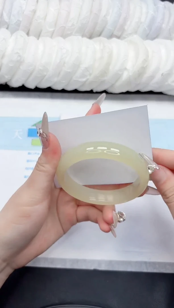 石英质玉手镯未镶嵌110-60