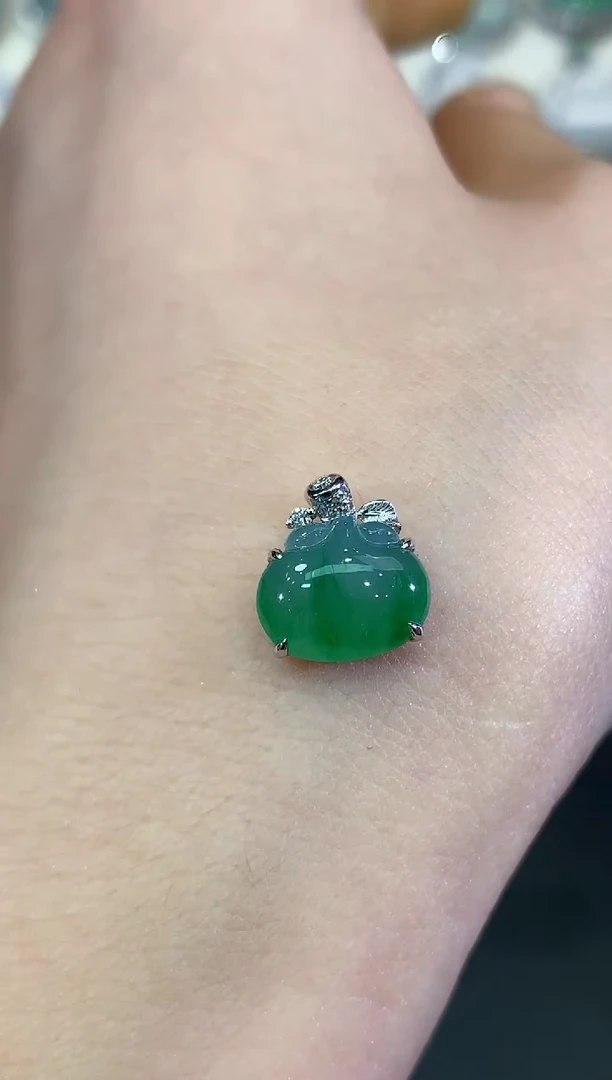 吊坠(不含链)18K金镶嵌翡翠B 37