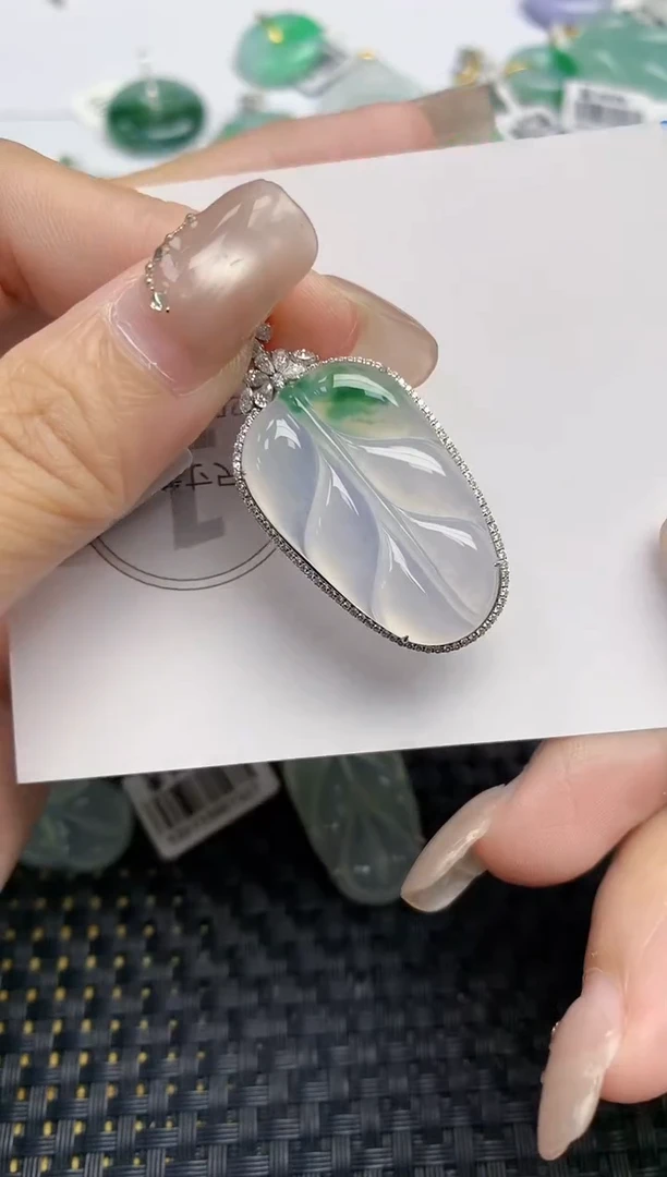 颈饰18K金镶嵌翡翠天然缅甸A货翡翠百元以上9元证书费自理