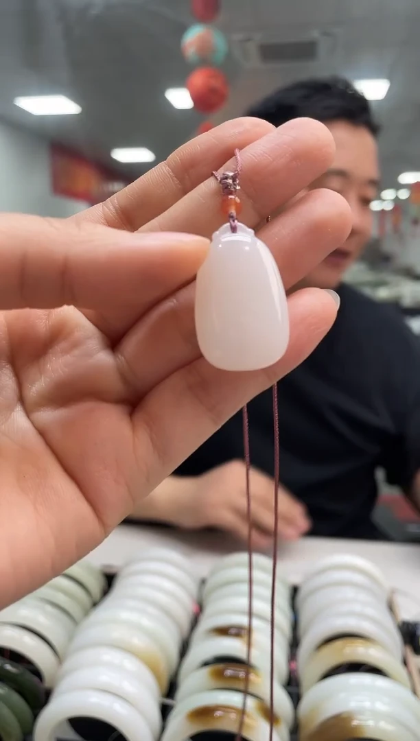 和田玉未镶嵌颈饰无事牌吊坠随机发一件