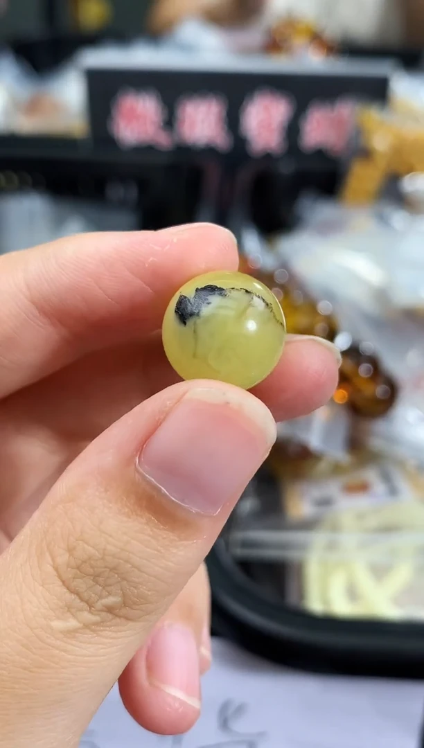 未镶嵌琥珀珠宝奇石181