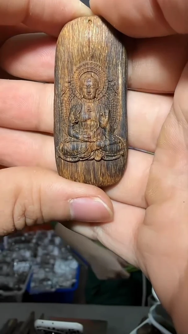 沉香吊坠99号红土双面雕羊多样性发一