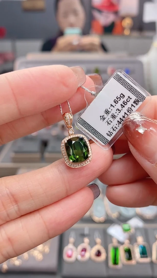 颈饰18K金镶嵌碧玺3.46