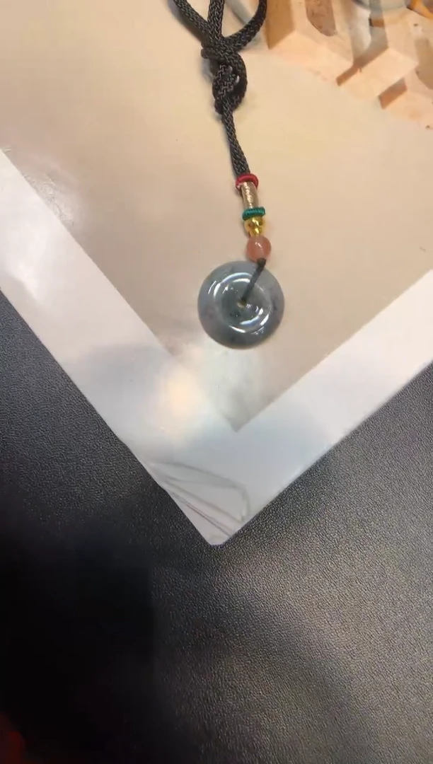 颈饰未镶嵌翡翠平安扣