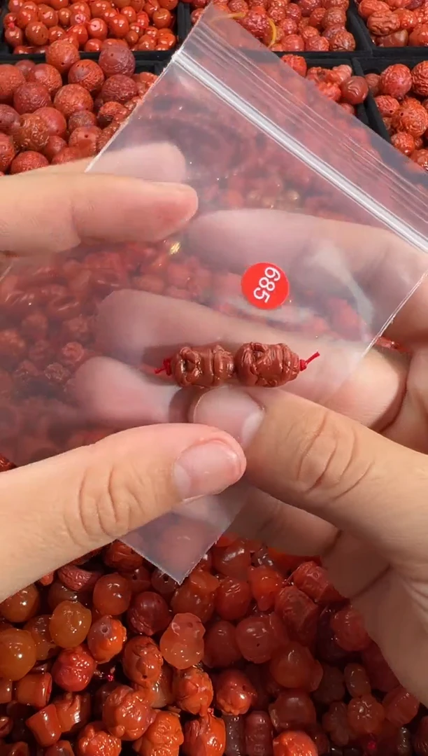 南红玛瑙未镶嵌颈饰1