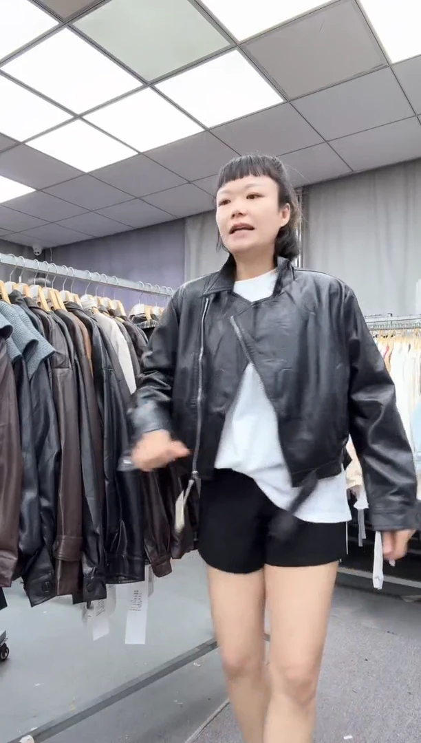 身上皮衣  大哥家漂亮衣服漂亮颜色