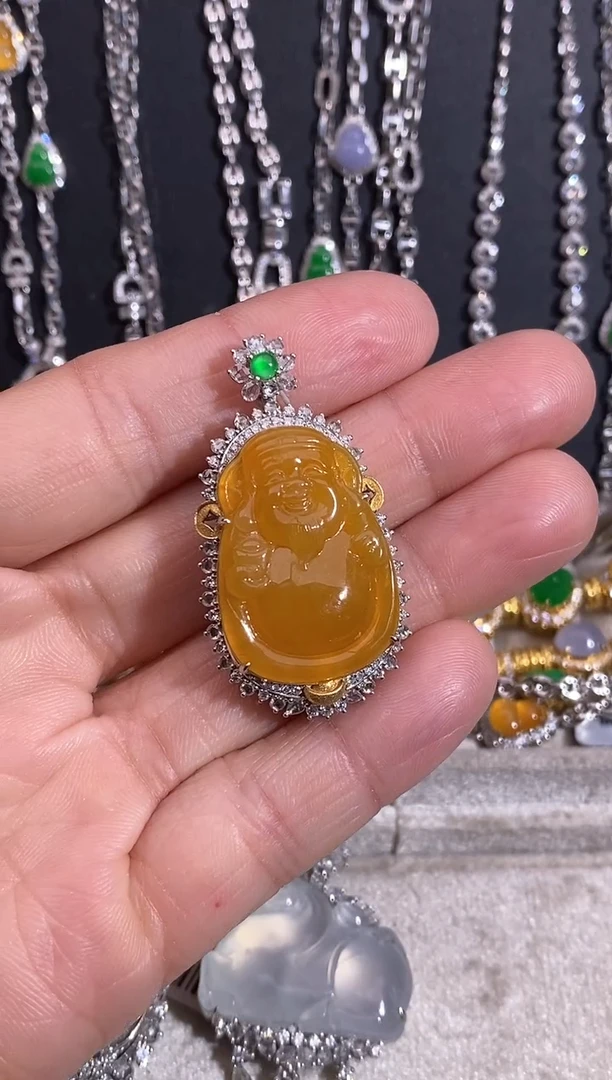 颈饰18K金镶嵌翡翠吊坠