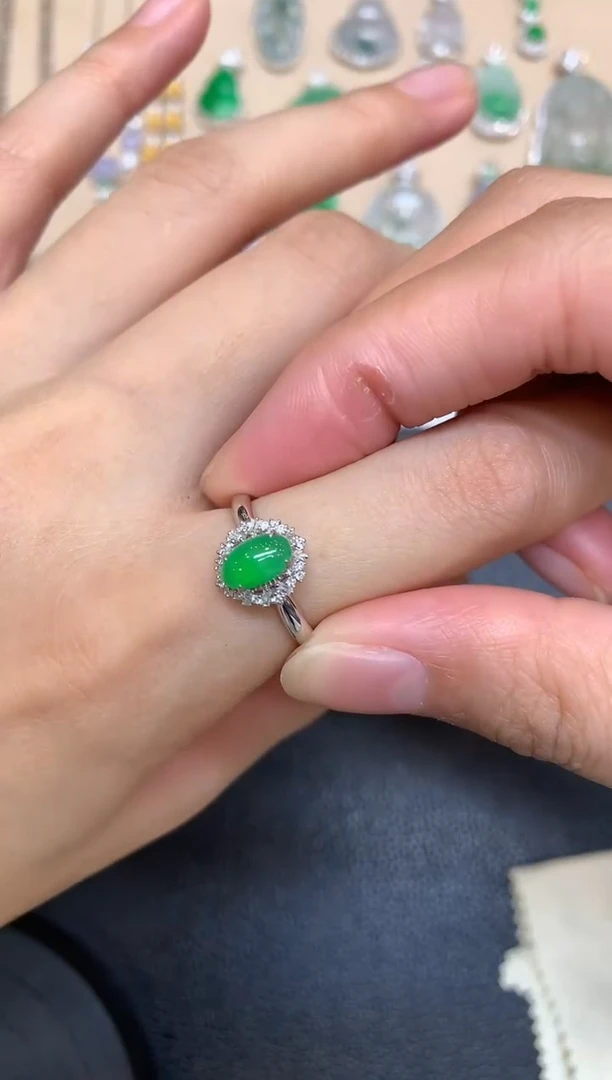 18K金镶嵌戒指翡翠蛋面【无服务费