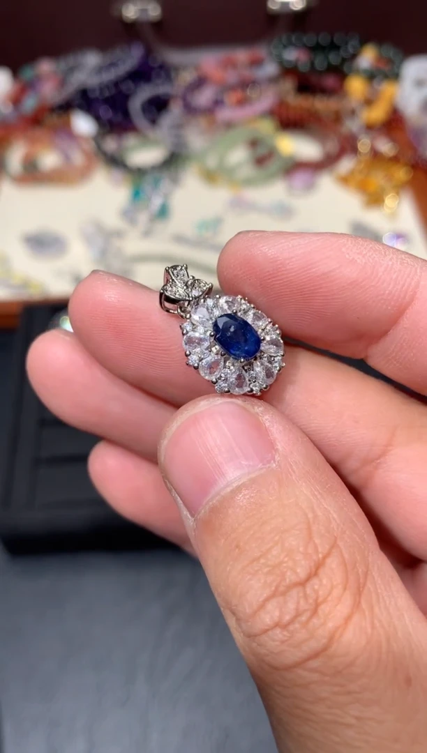 颈饰蓝宝石未镶嵌W110