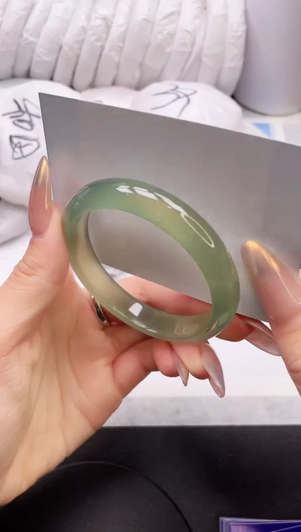 【闪购商品】石英质玉手镯未镶嵌18L224-53