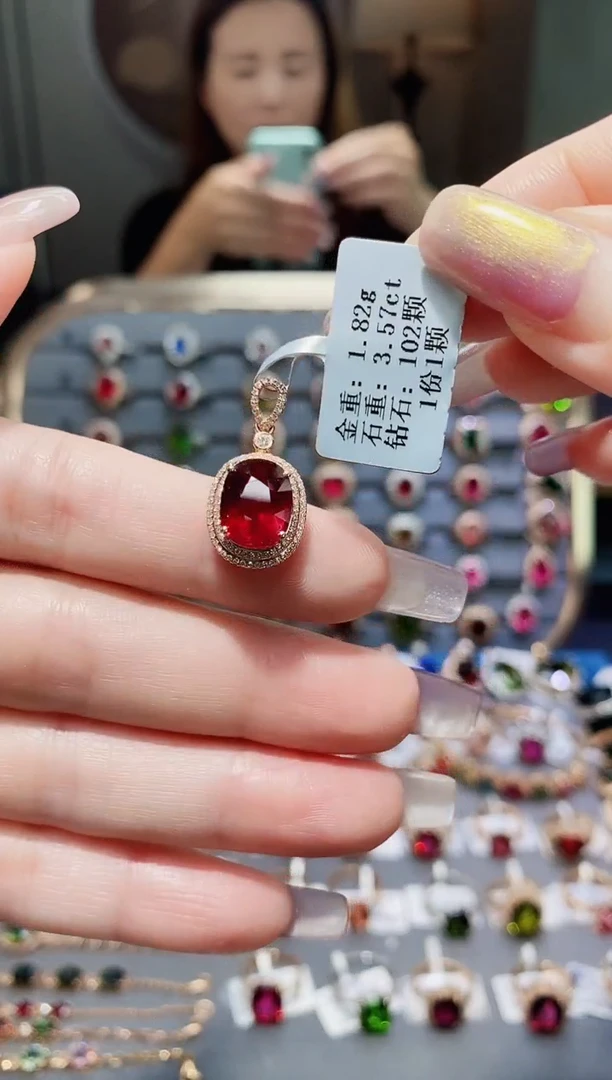 18K金镶嵌颈饰碧玺3.57.