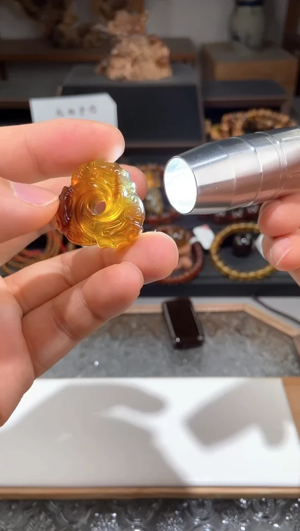 未镶嵌颈饰琥珀金棕红璇玑