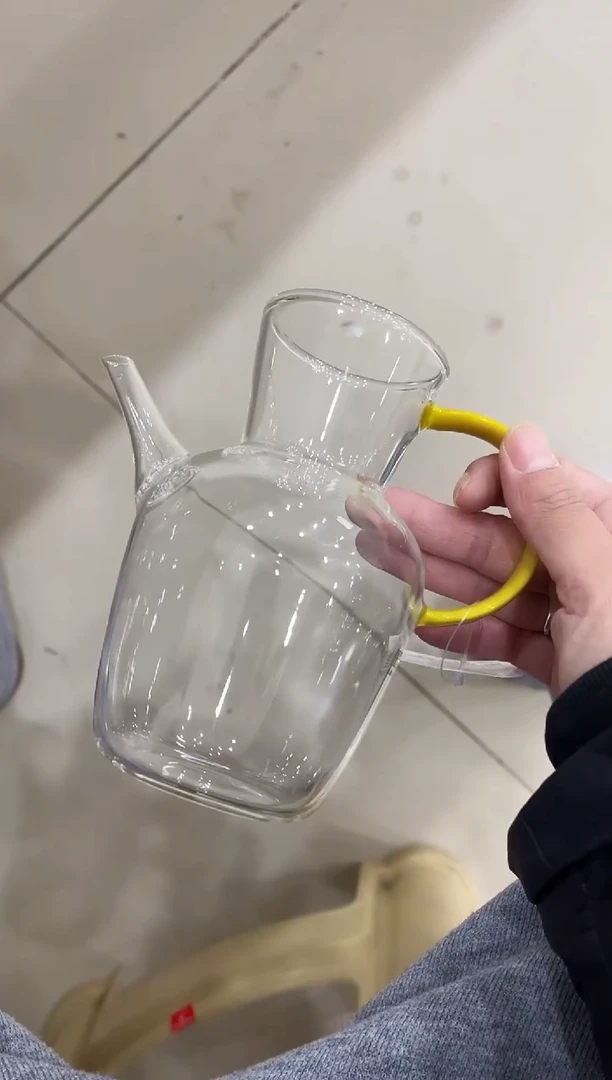 有机玻璃小壶1个