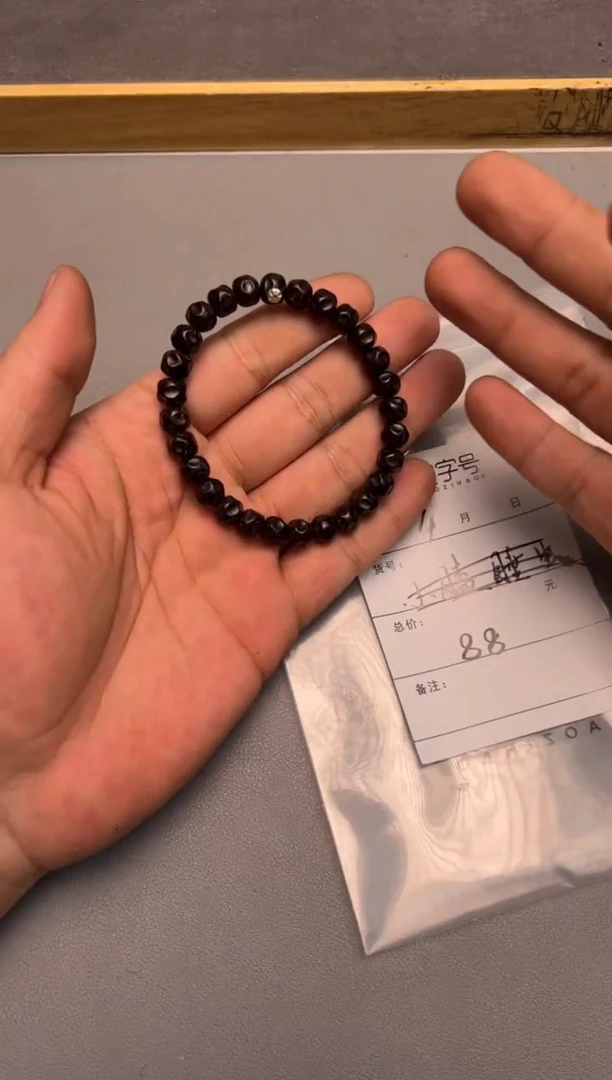 【闪购商品】椰蒂吊坠560456045604