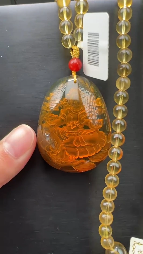 未镶嵌颈饰琥珀守护