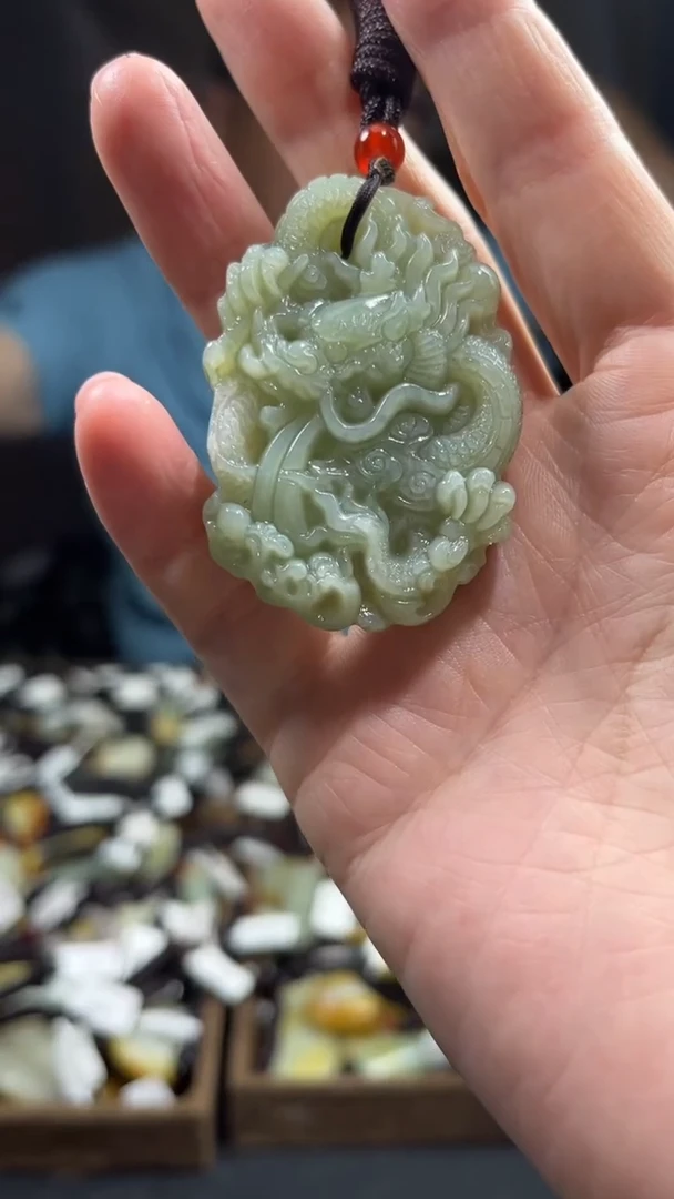 和田玉未镶嵌颈饰`