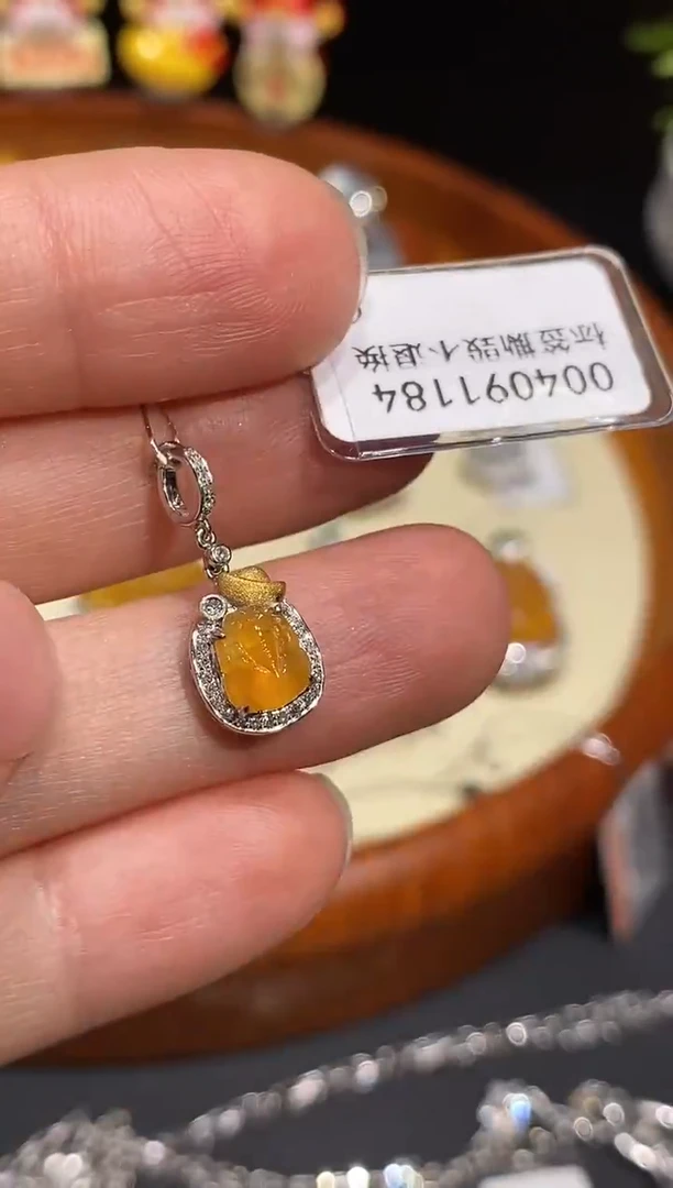 【闪购商品】翡翠颈饰18K金镶嵌吊坠