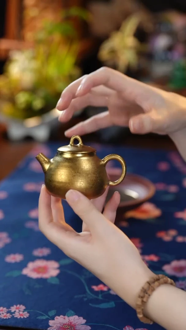鎏金茶壶